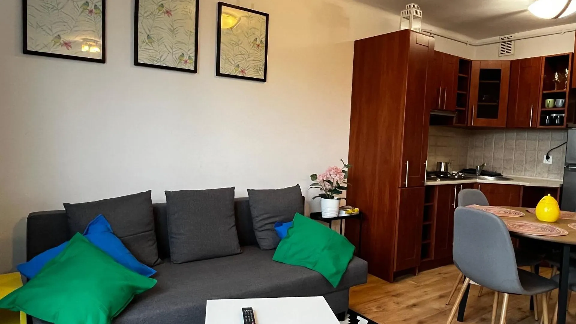 Ohmyhome - View Apartment Marszalkowska Warsaw Poland